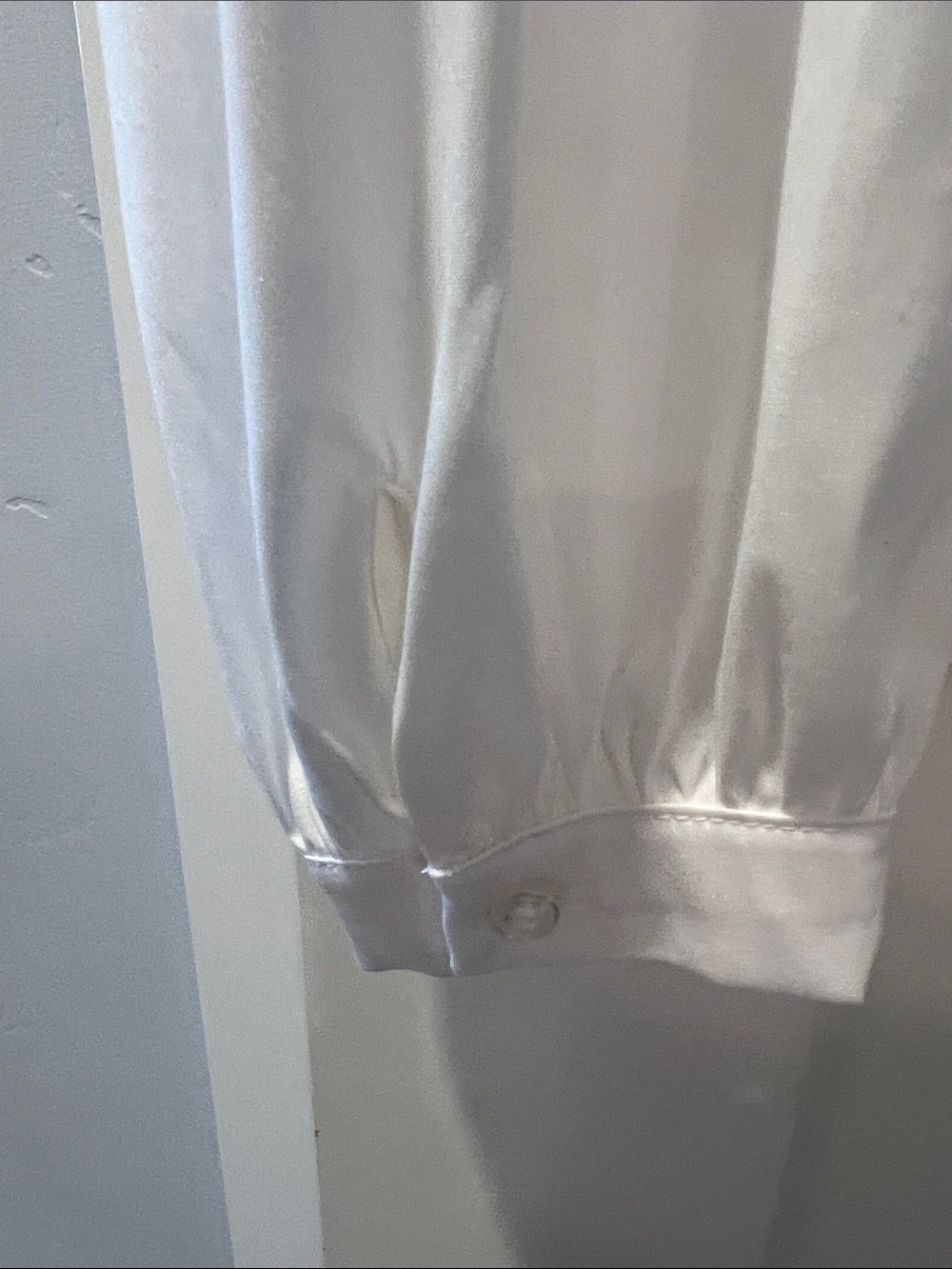 White House Black Market White Ruched V-Neck Long Sleeve Top - Picture 4 of 6